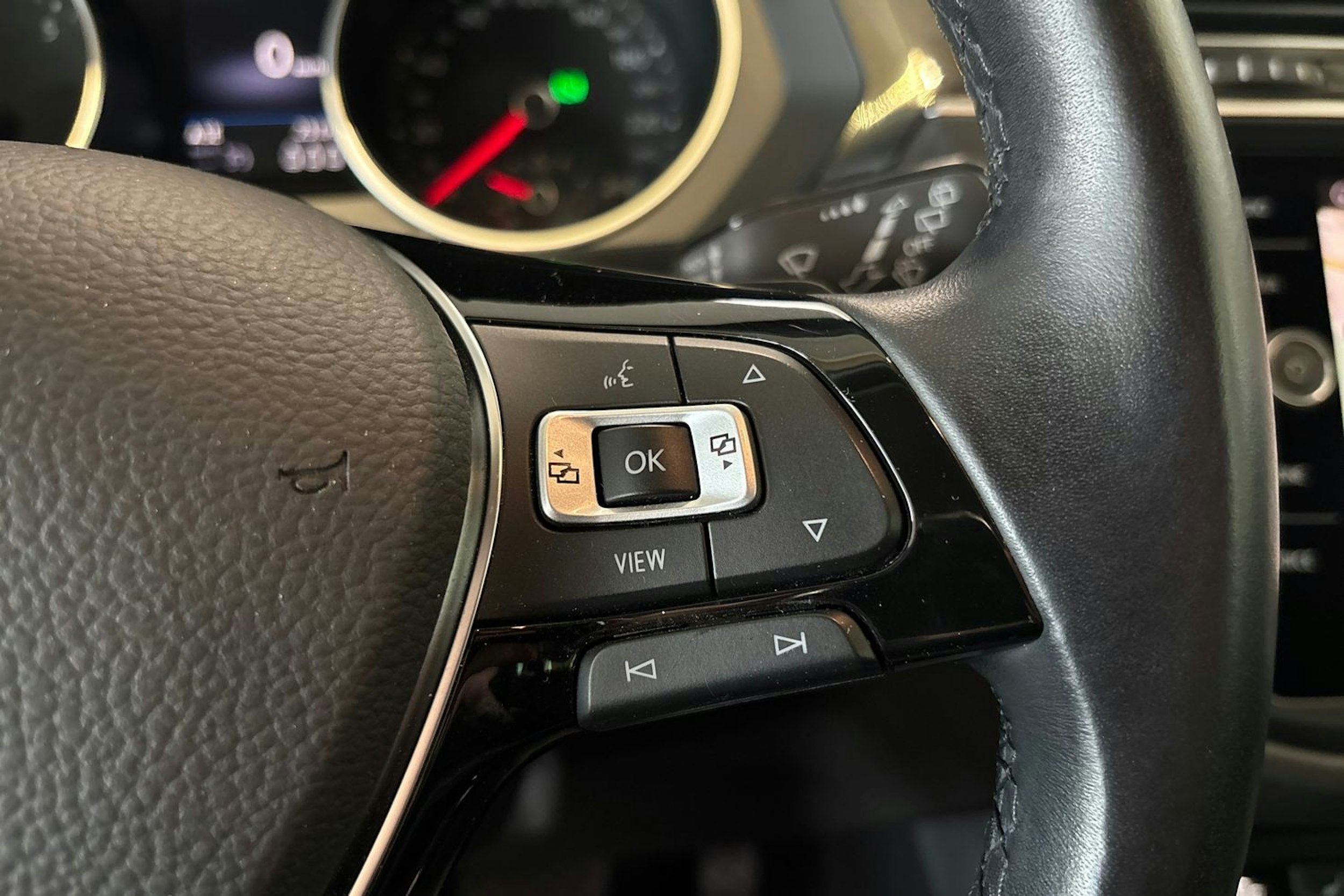 Harmaa Volkswagen Tiguan 2019 kuva 12.