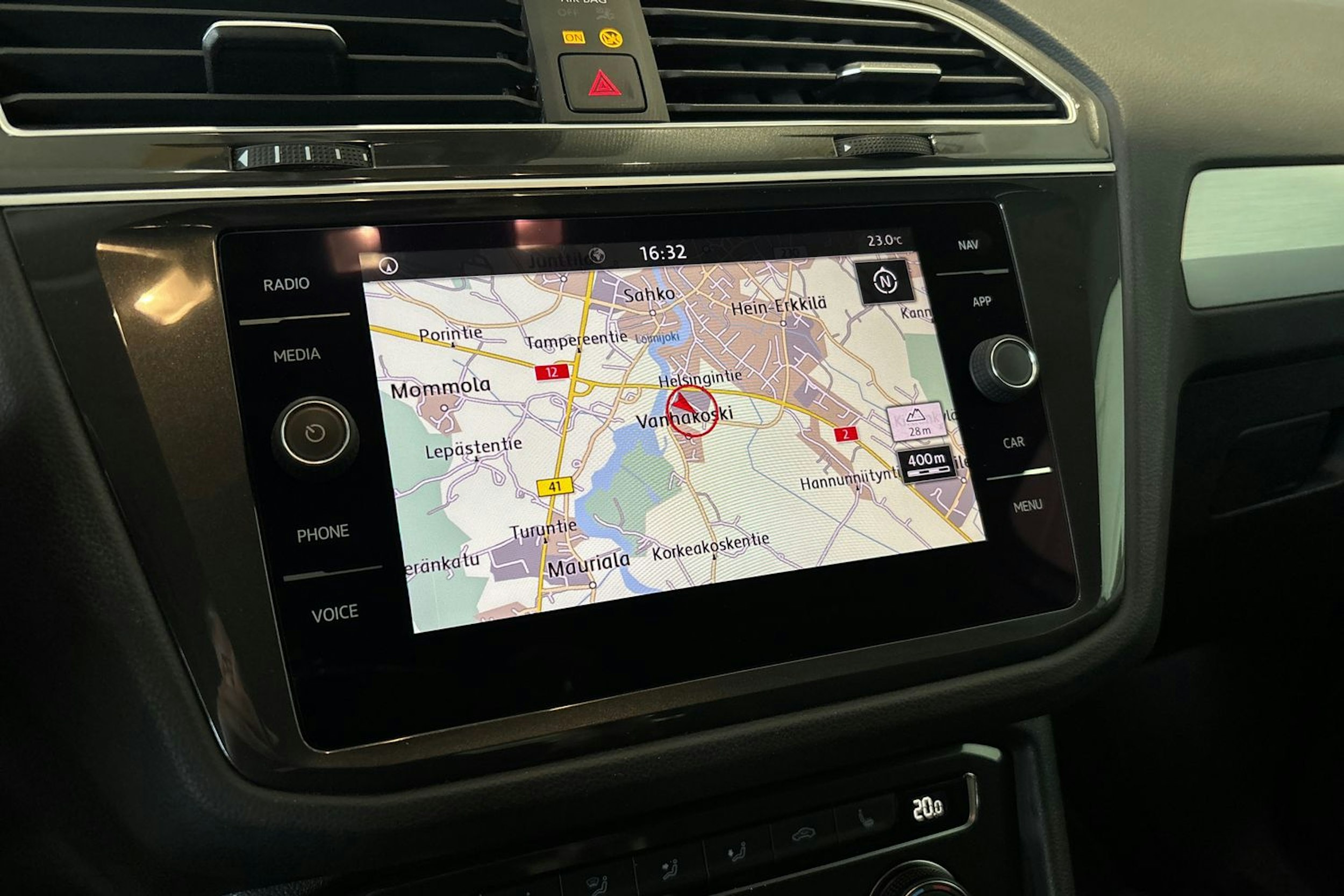 Harmaa Volkswagen Tiguan 2019 kuva 13.