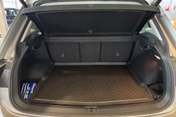 Harmaa Volkswagen Tiguan 2019 kuva 18.
