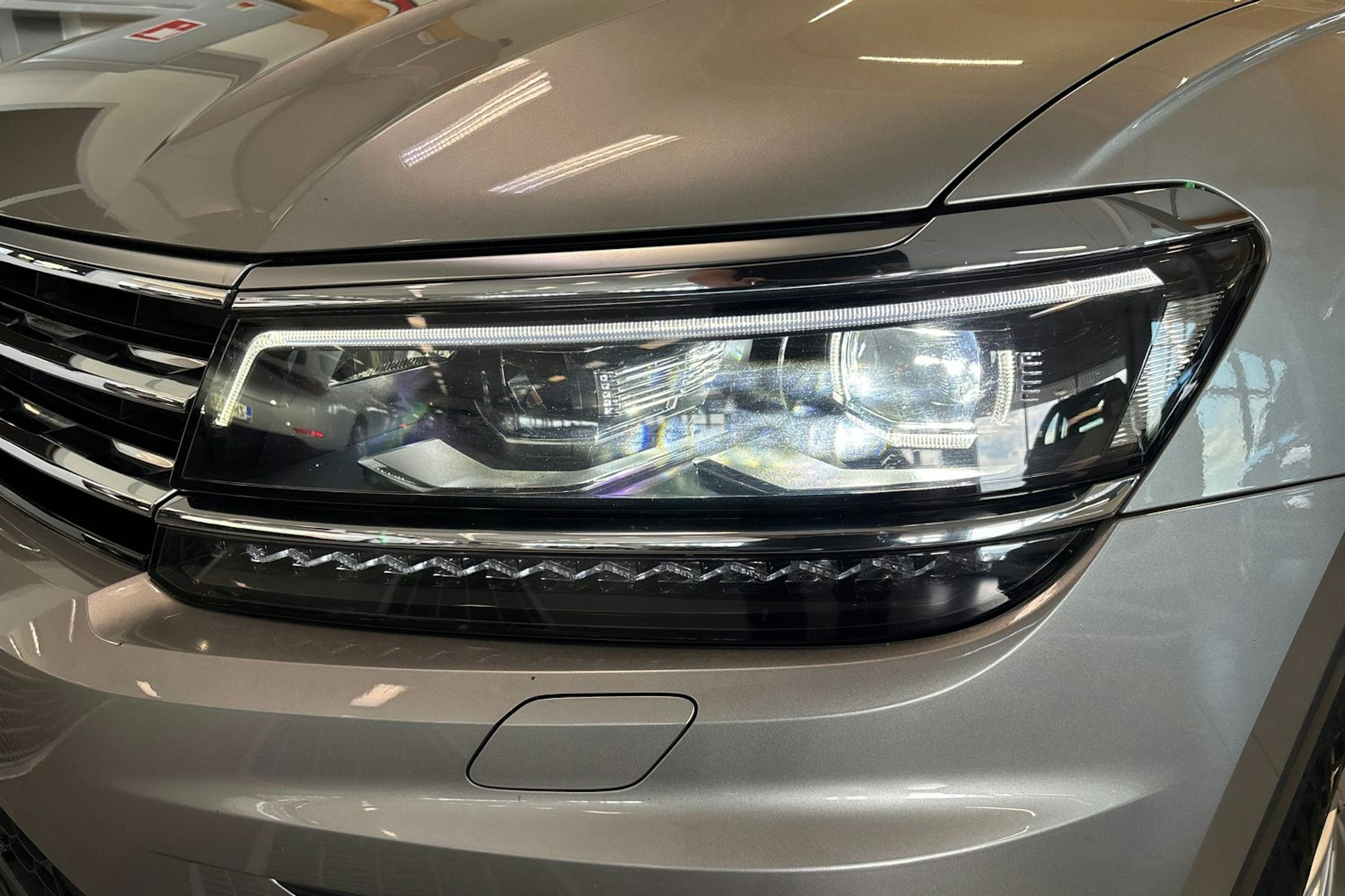 Harmaa Volkswagen Tiguan 2019 kuva 20.