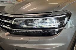 Harmaa Volkswagen Tiguan 2019 kuva 20.