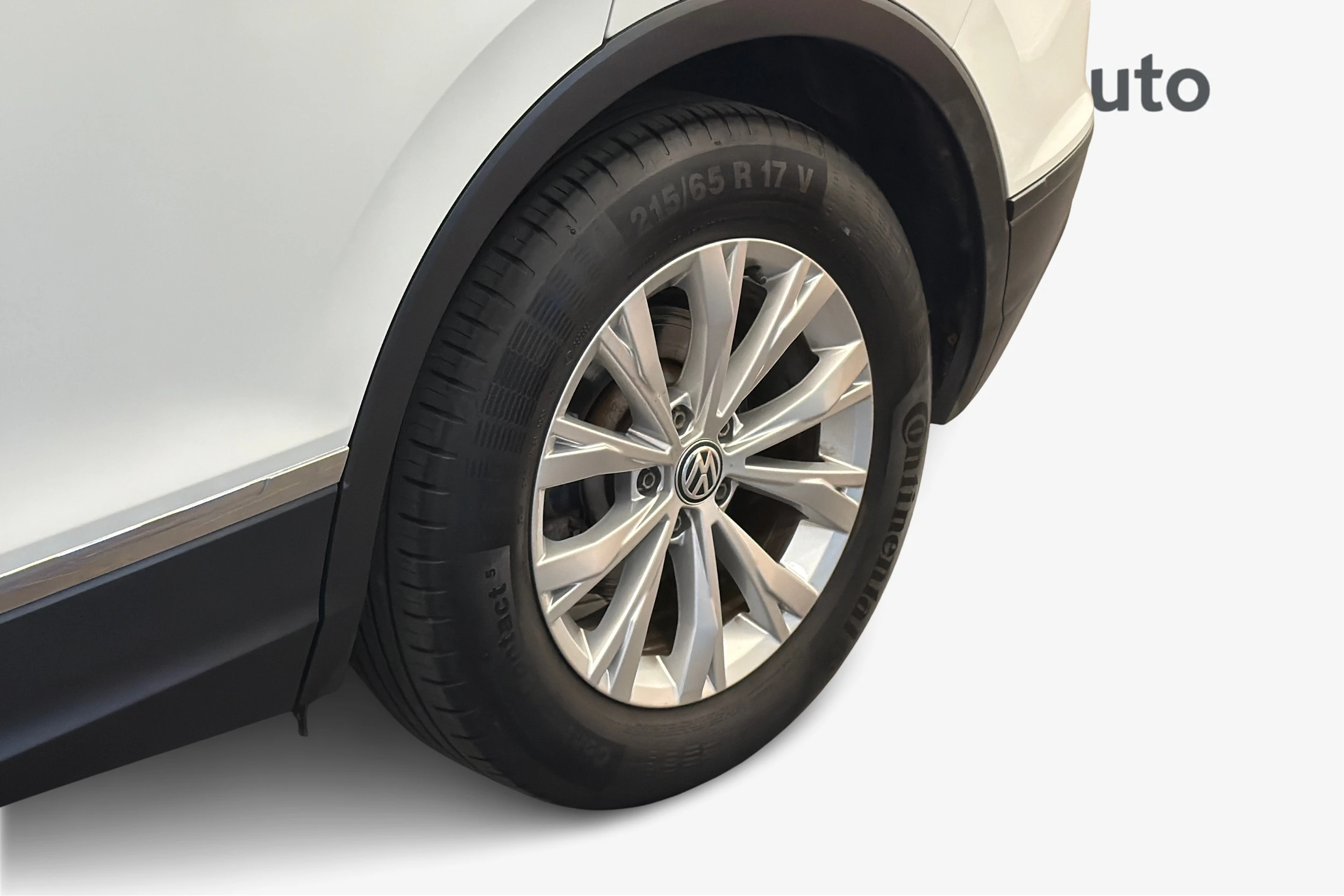 Valkoinen Volkswagen Tiguan 2019 kuva 9.