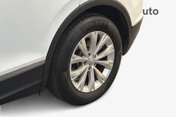 Valkoinen Volkswagen Tiguan 2019 kuva 9.