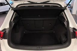 Valkoinen Volkswagen Tiguan 2019 kuva 11.