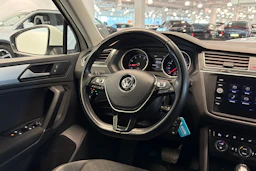 Valkoinen Volkswagen Tiguan 2019 kuva 14.