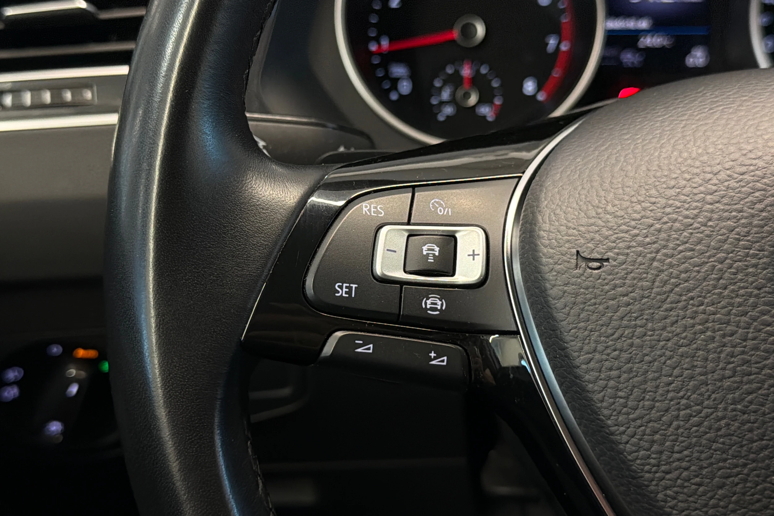 Valkoinen Volkswagen Tiguan 2019 kuva 15.