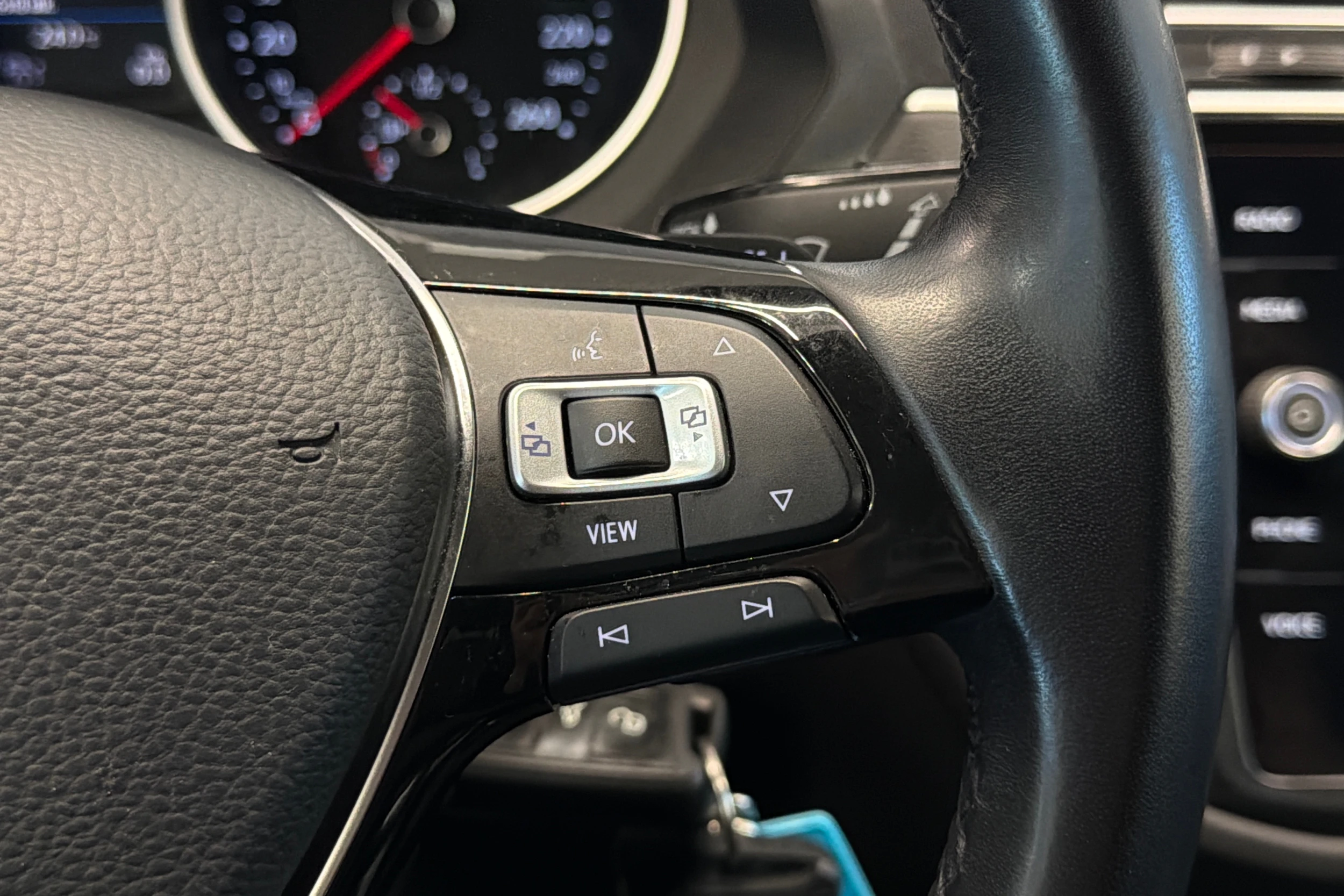 Valkoinen Volkswagen Tiguan 2019 kuva 16.