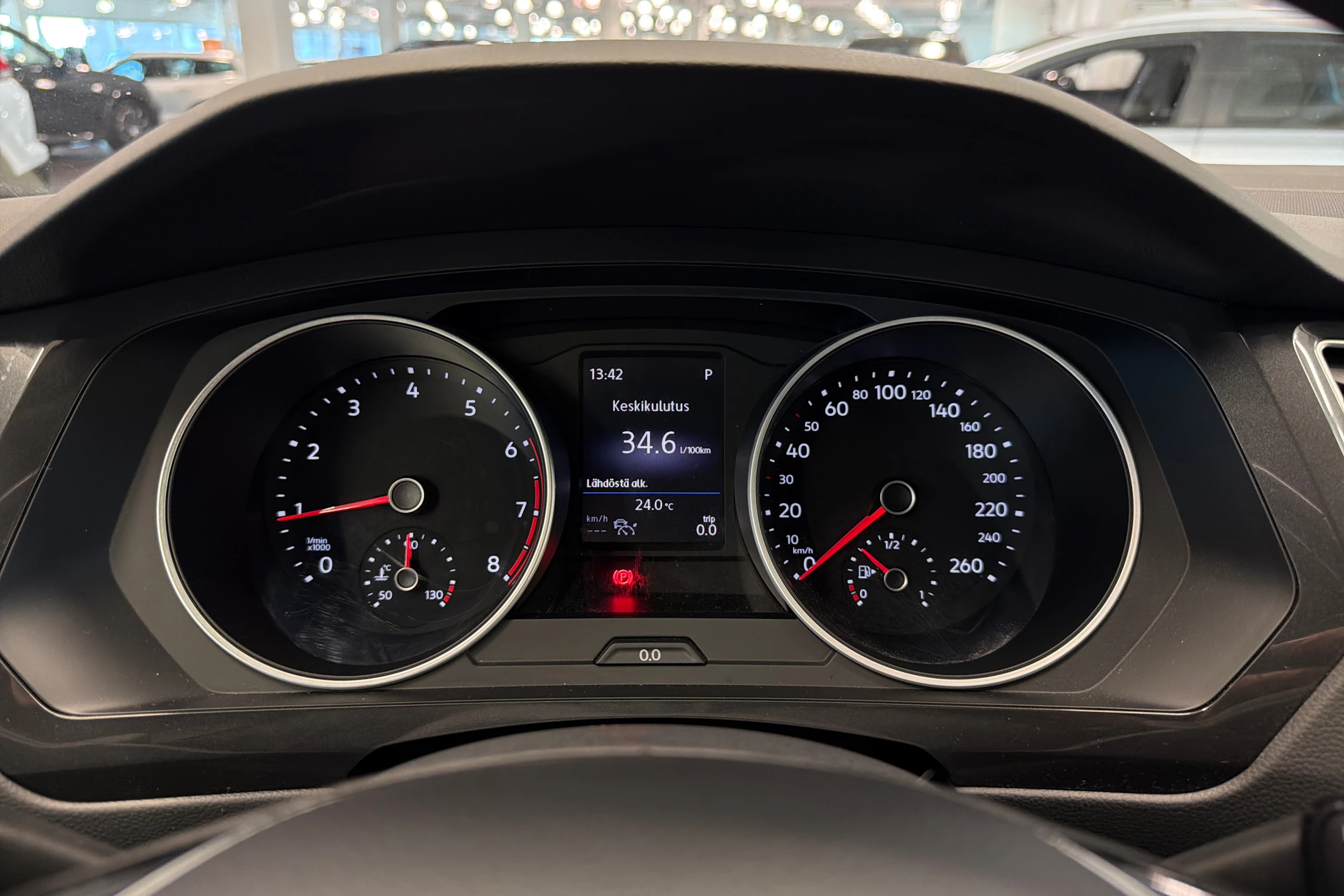 Valkoinen Volkswagen Tiguan 2019 kuva 17.