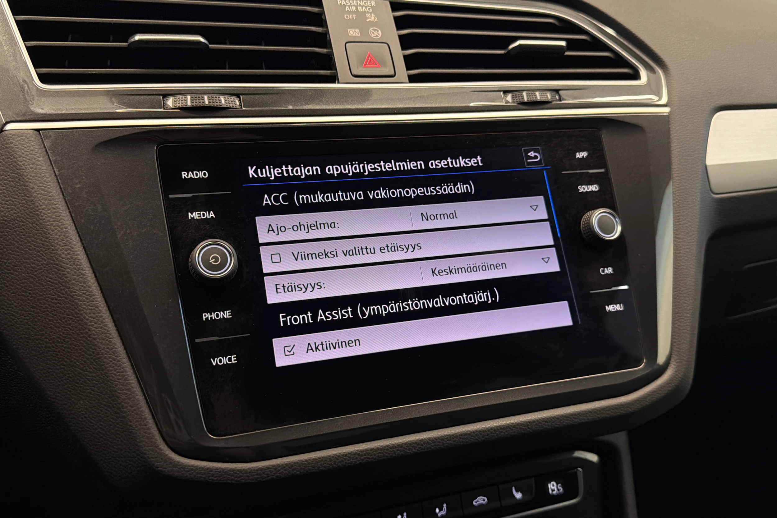 Valkoinen Volkswagen Tiguan 2019 kuva 24.