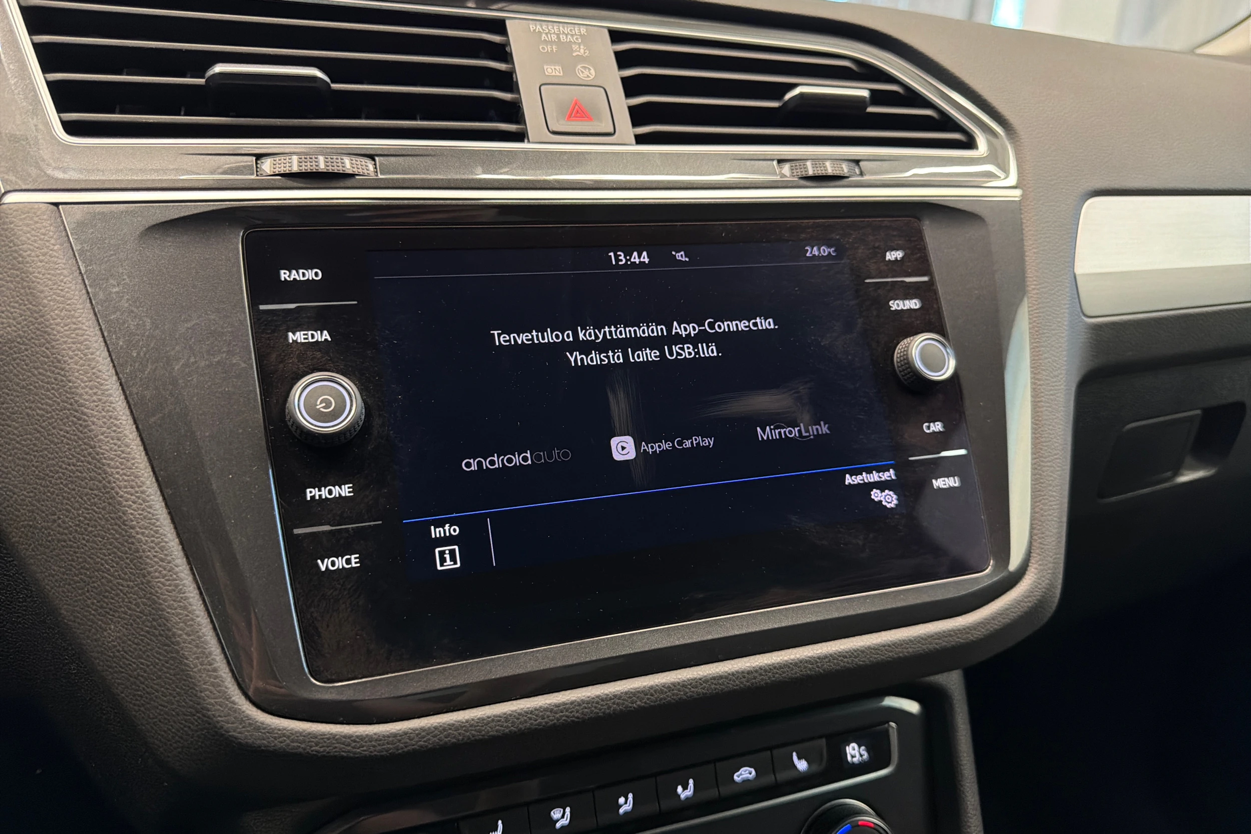 Valkoinen Volkswagen Tiguan 2019 kuva 26.