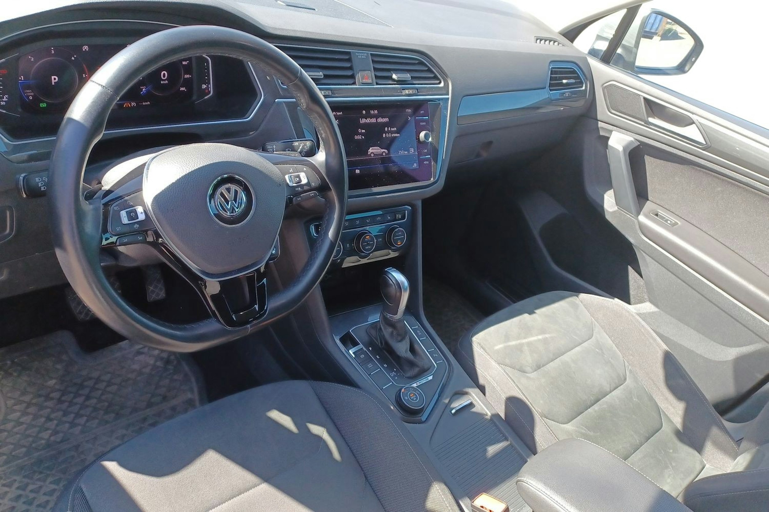 Harmaa Volkswagen Tiguan 2019 kuva 3.