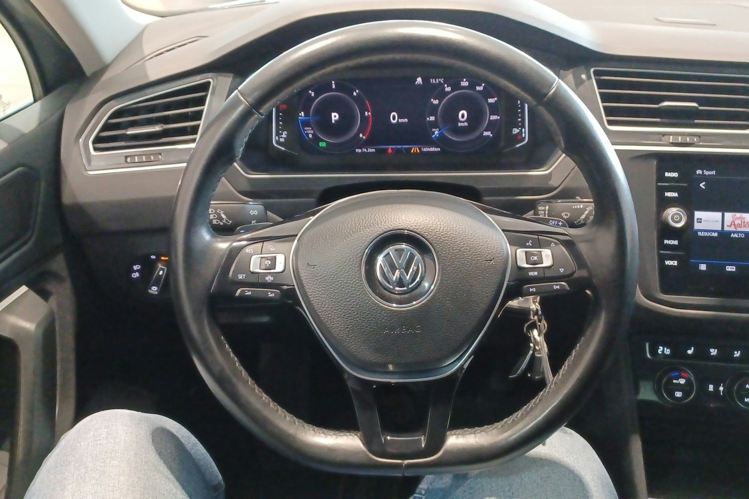 Harmaa Volkswagen Tiguan 2019 kuva 15.