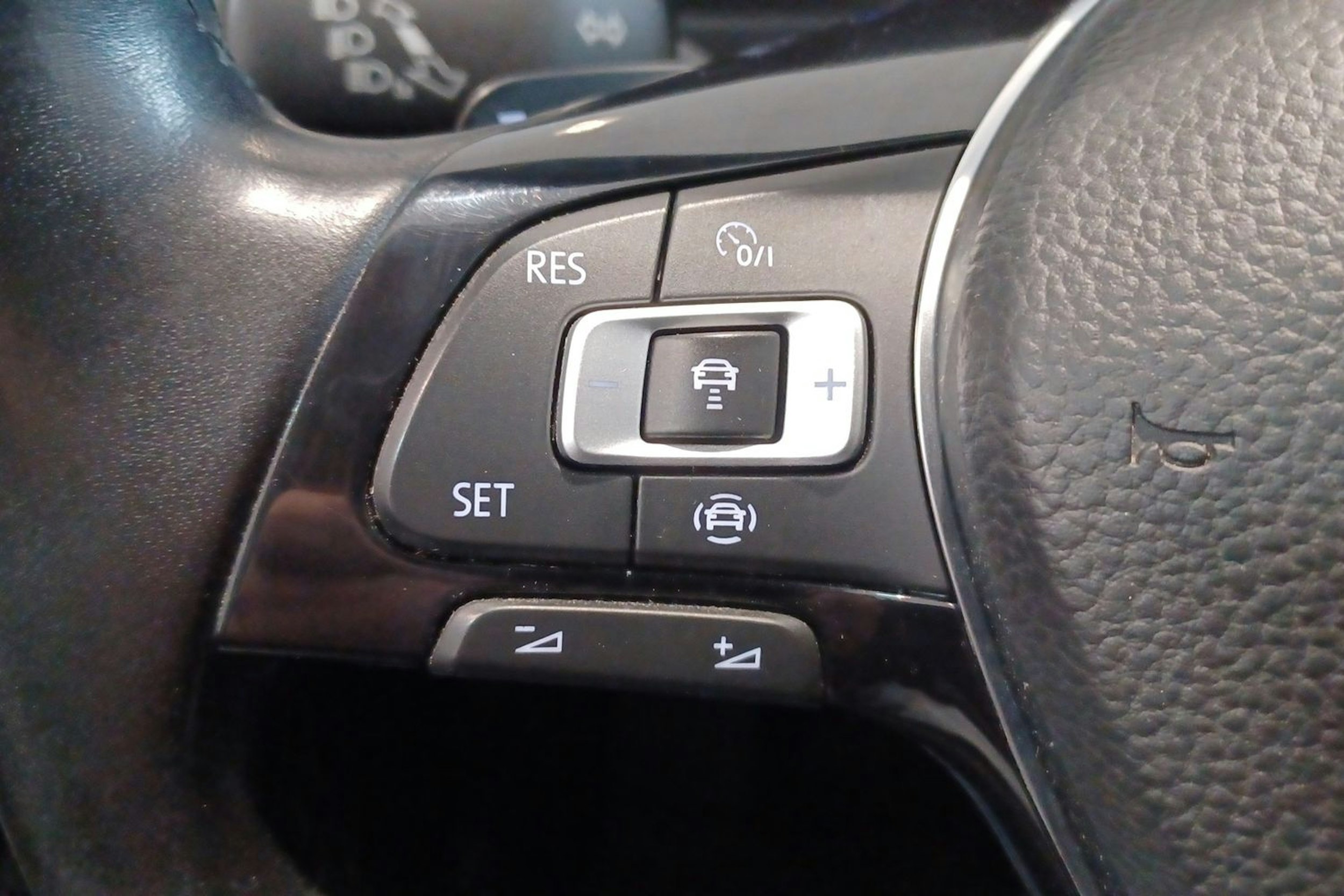 Harmaa Volkswagen Tiguan 2019 kuva 16.