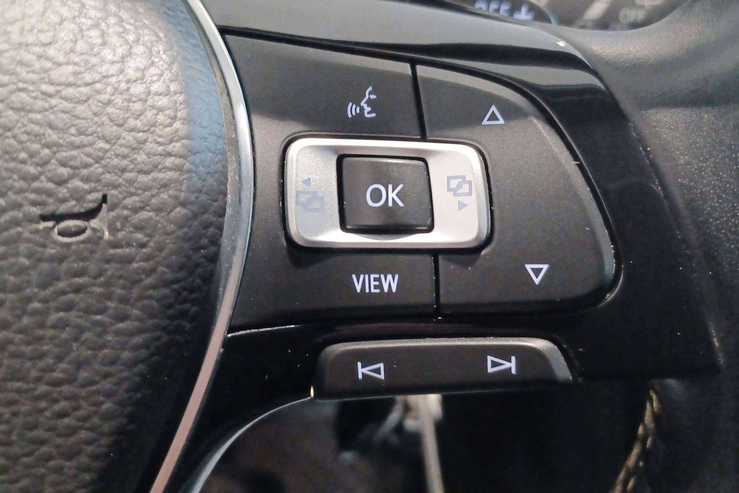 Harmaa Volkswagen Tiguan 2019 kuva 17.