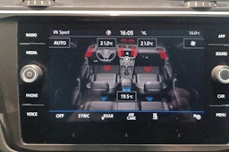 Harmaa Volkswagen Tiguan 2019 kuva 24.