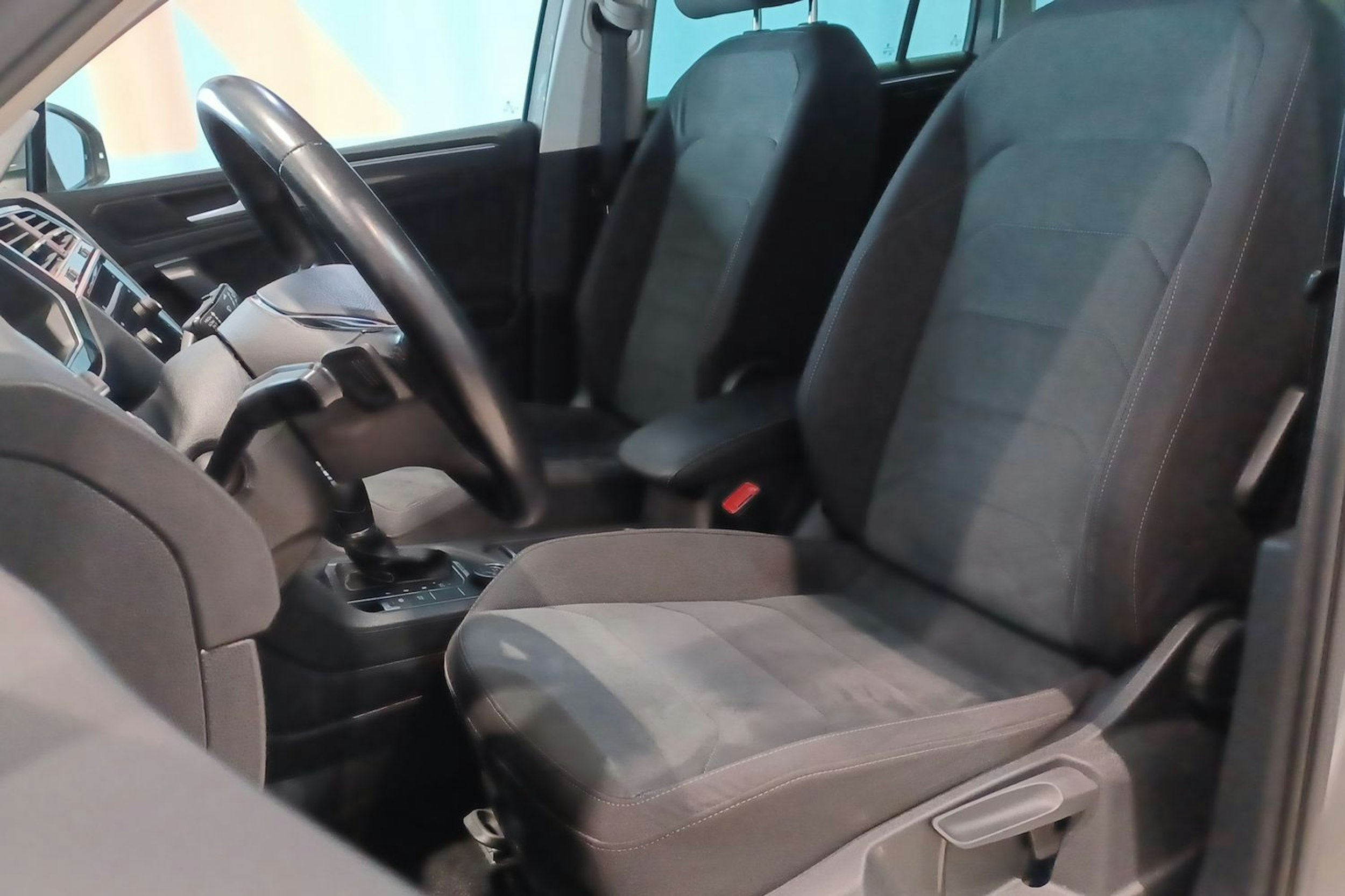 Harmaa Volkswagen Tiguan 2019 kuva 27.