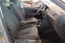 Harmaa Volkswagen Tiguan 2019 kuva 28.