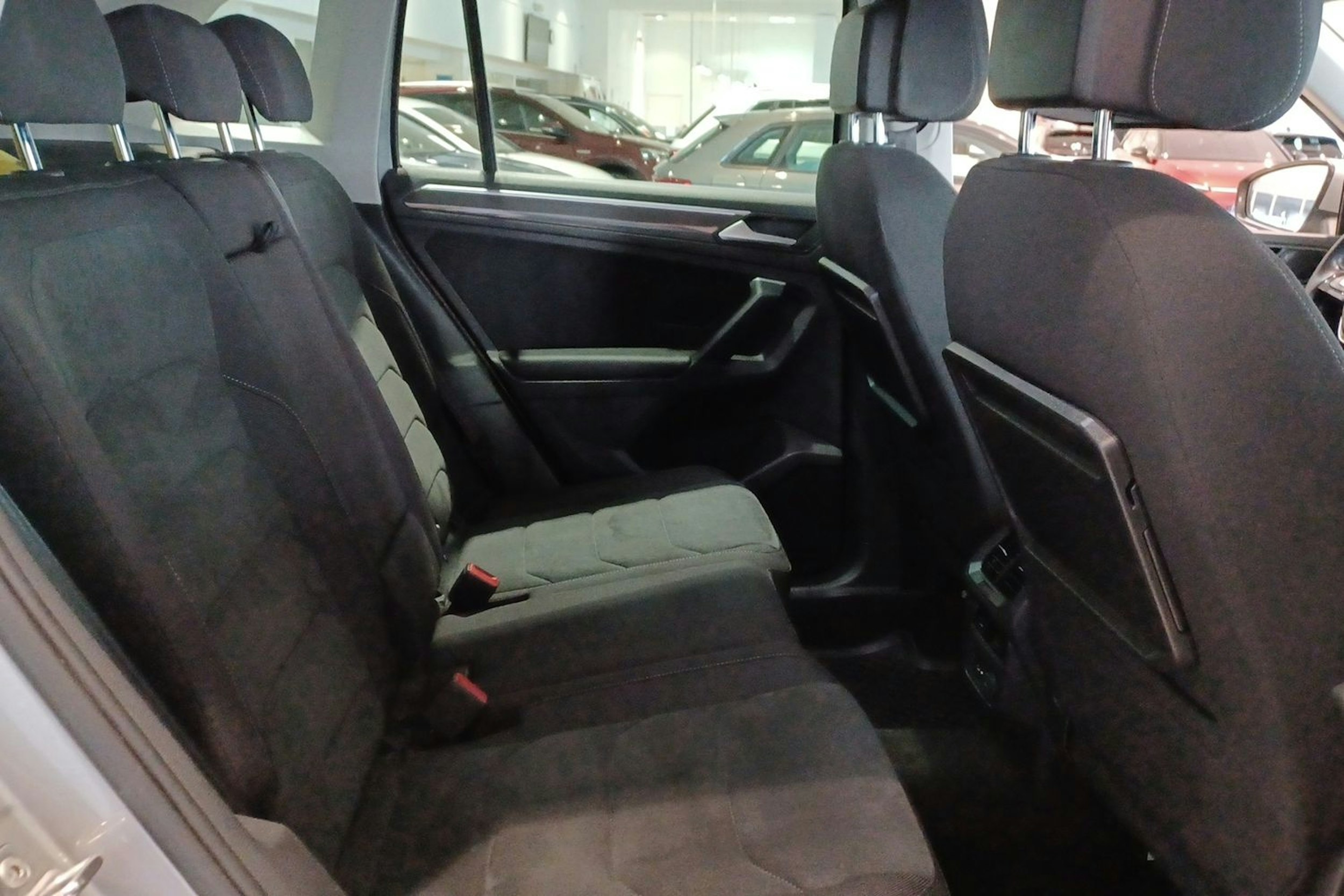 Harmaa Volkswagen Tiguan 2019 kuva 29.