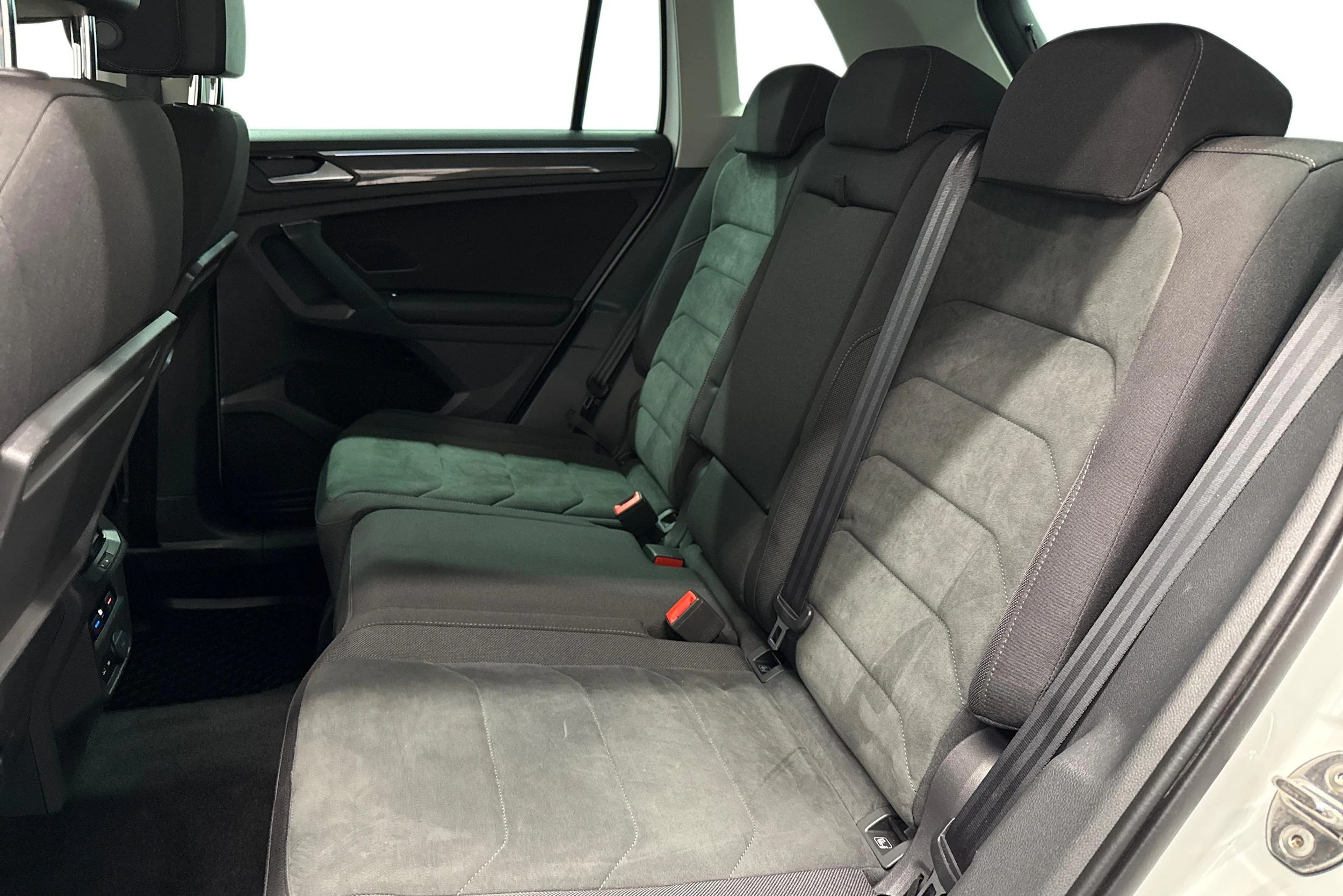 valkoinen Volkswagen Tiguan 2019 kuva 8.