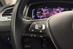 valkoinen Volkswagen Tiguan 2019 kuva 12.