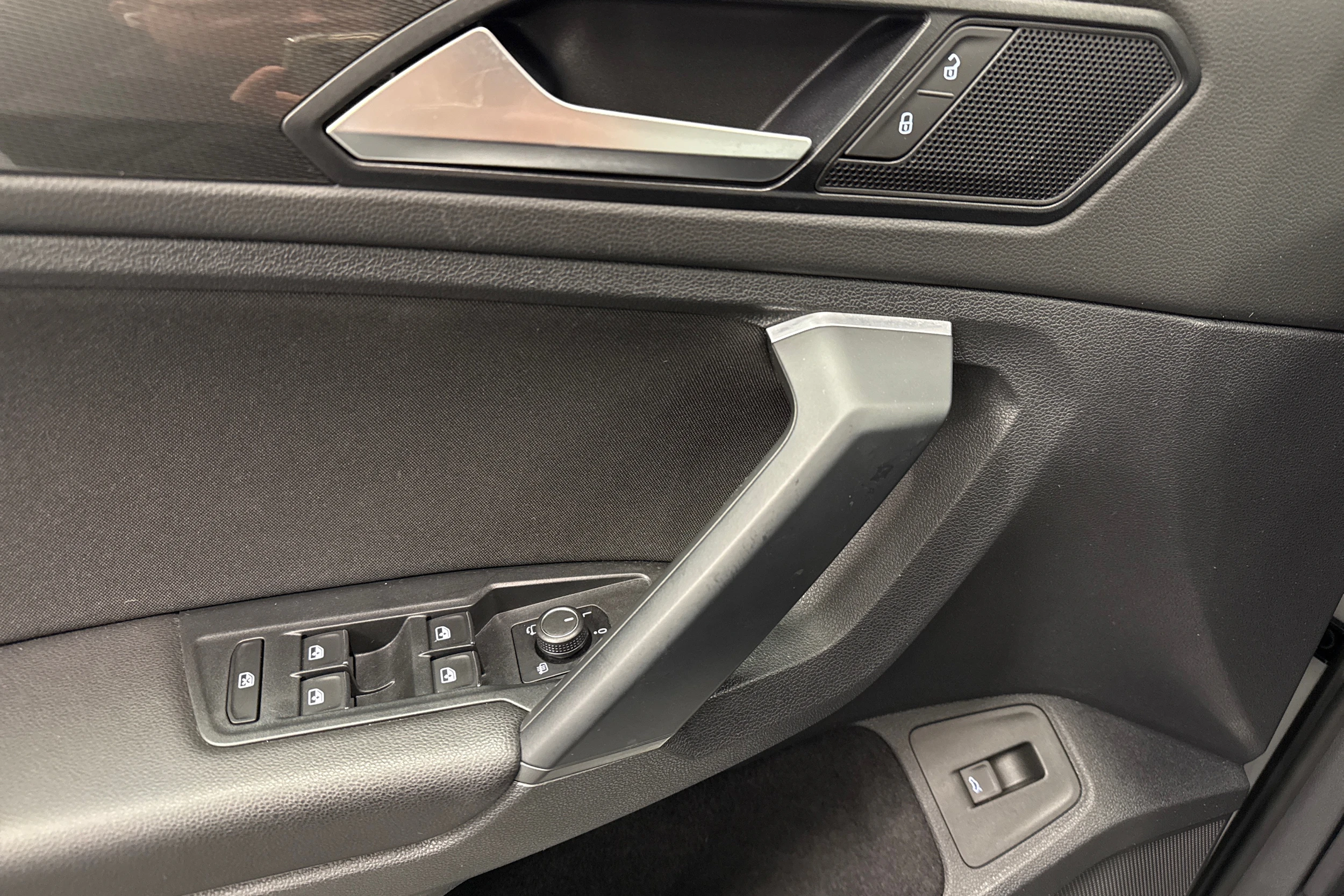 valkoinen Volkswagen Tiguan 2019 kuva 14.