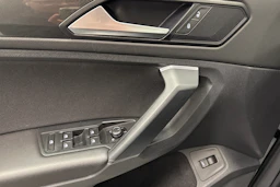 valkoinen Volkswagen Tiguan 2019 kuva 14.