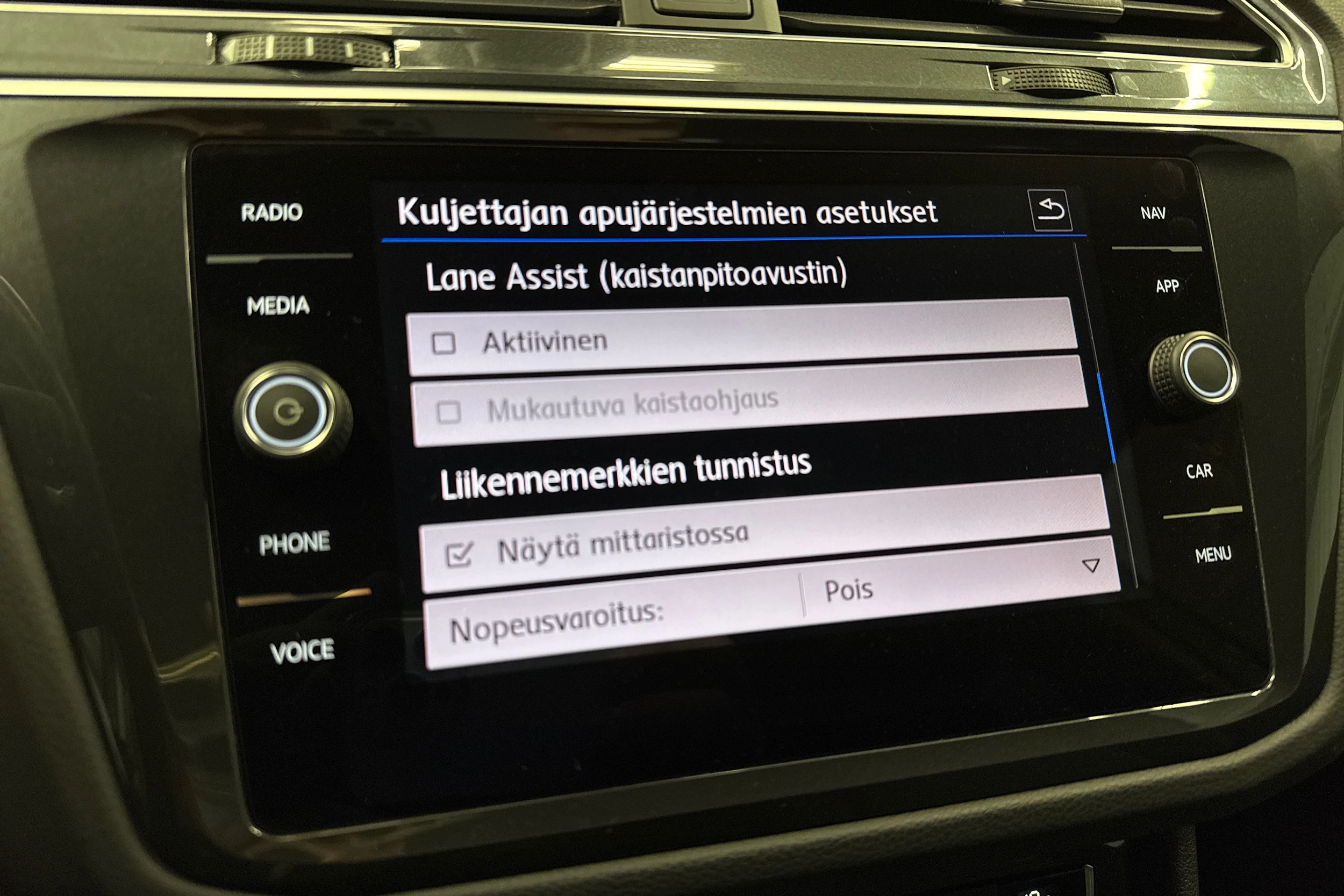 valkoinen Volkswagen Tiguan 2019 kuva 18.