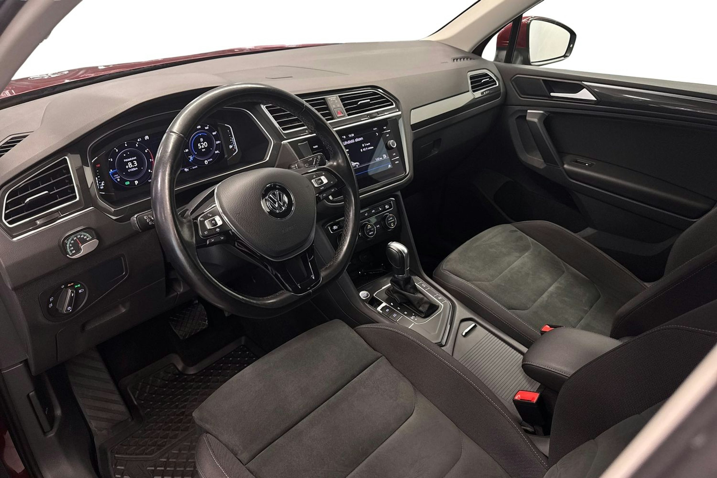 Punainen Volkswagen Tiguan 2019 kuva 7.