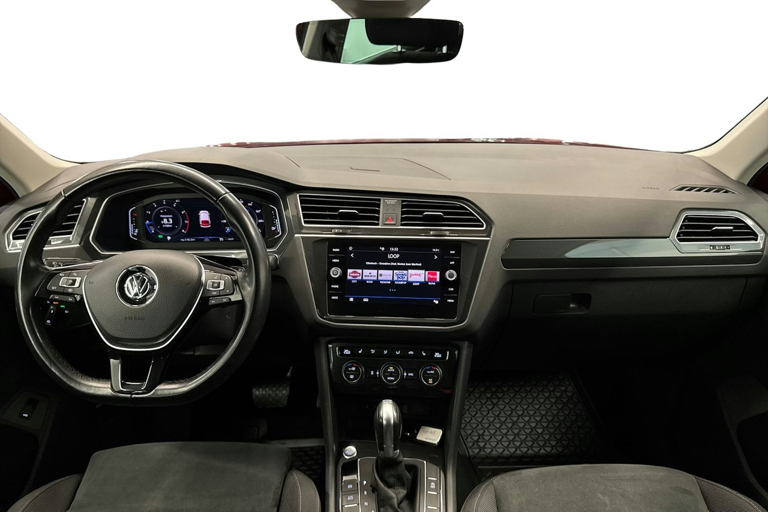Punainen Volkswagen Tiguan 2019 kuva 9.