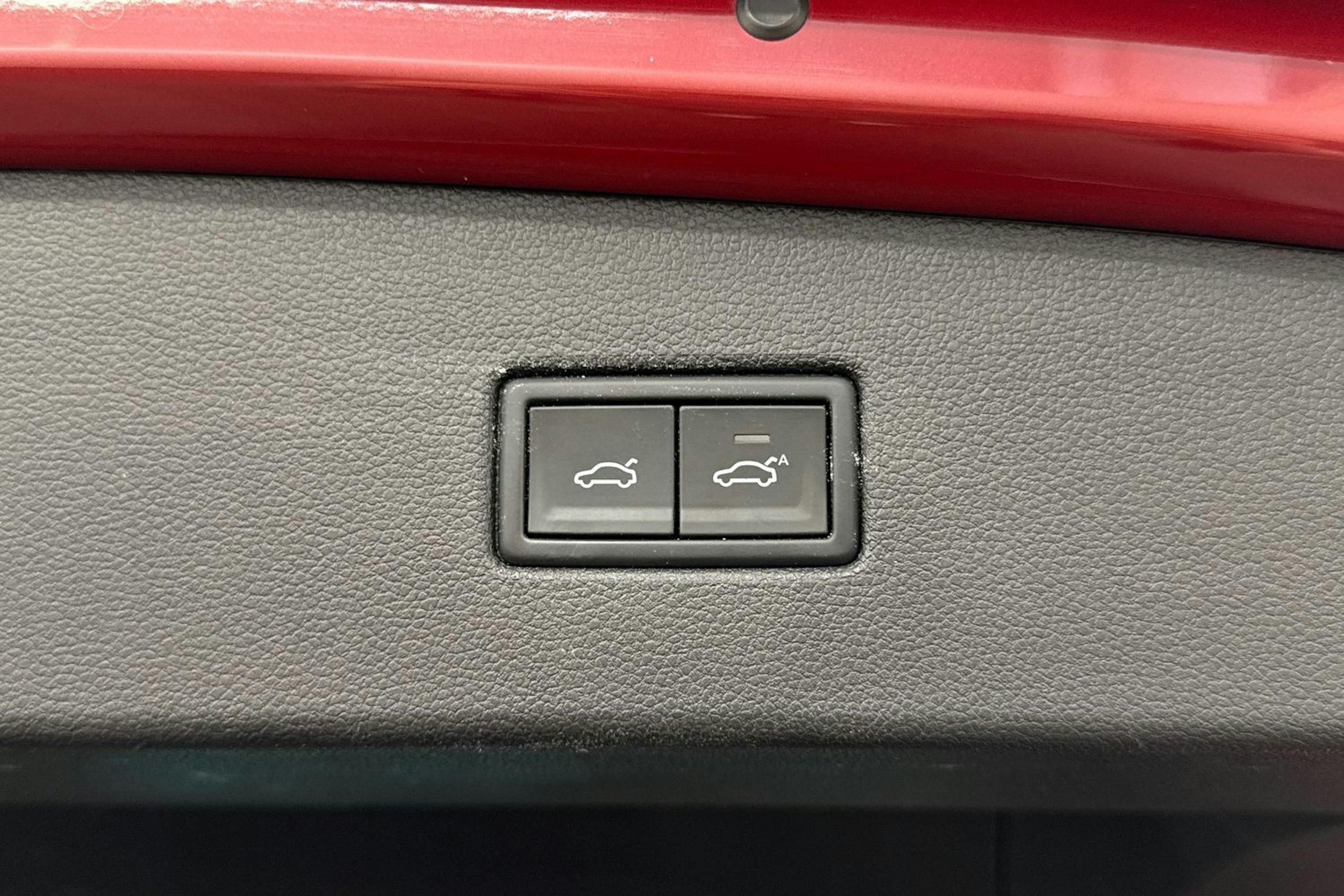 Punainen Volkswagen Tiguan 2019 kuva 15.
