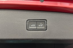 Punainen Volkswagen Tiguan 2019 kuva 15.