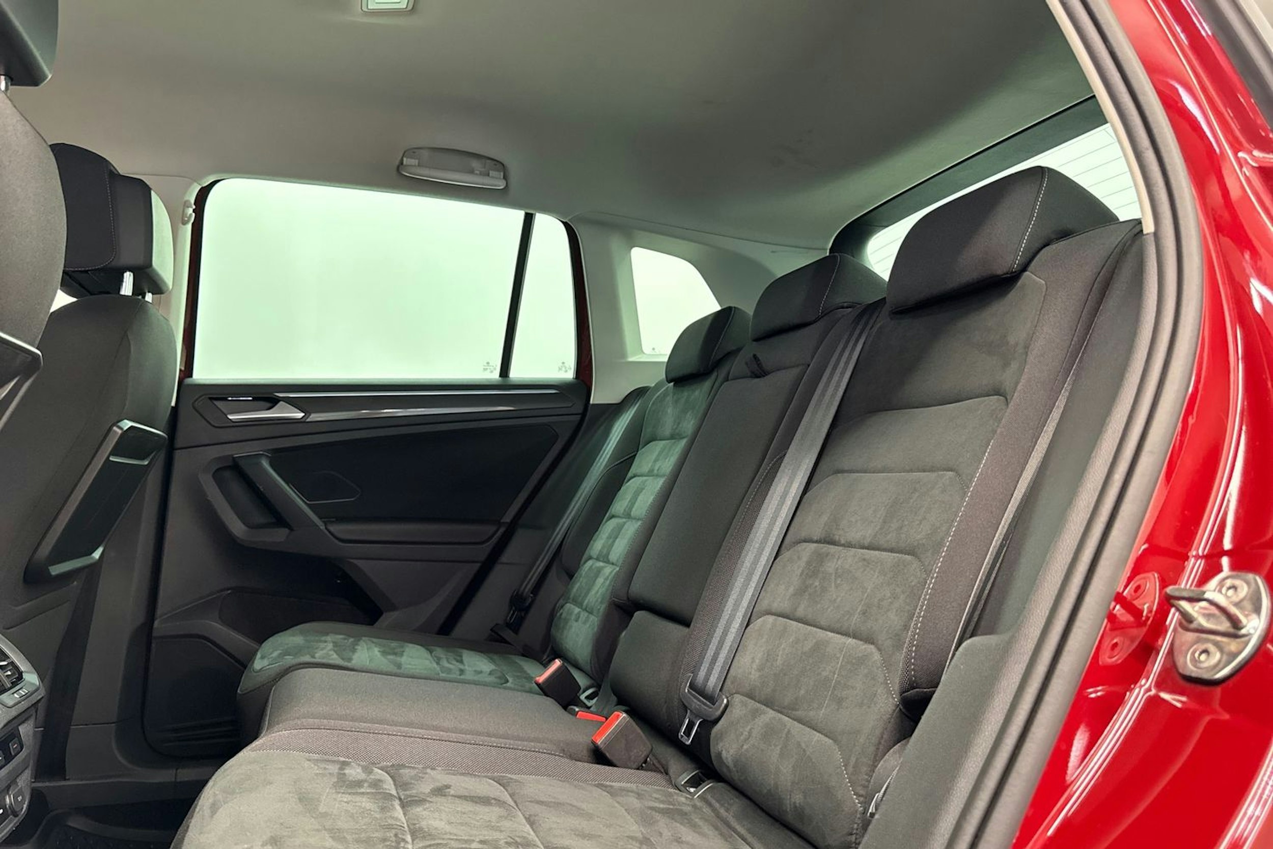 Punainen Volkswagen Tiguan 2019 kuva 17.