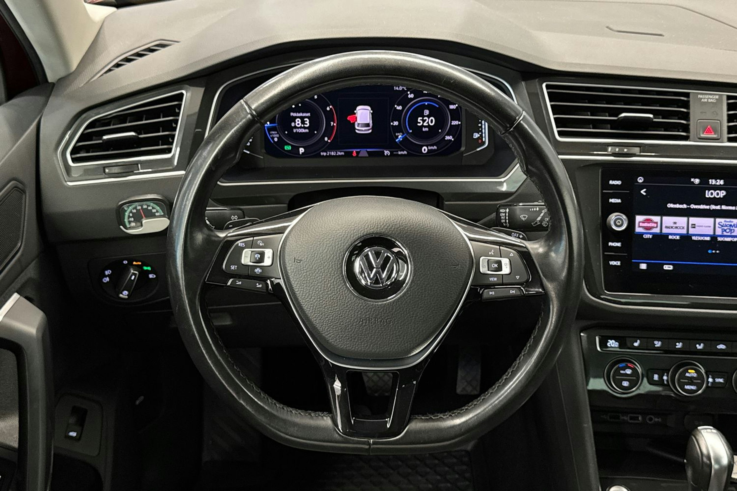 Punainen Volkswagen Tiguan 2019 kuva 19.