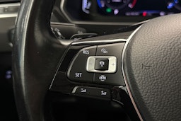 Punainen Volkswagen Tiguan 2019 kuva 21.