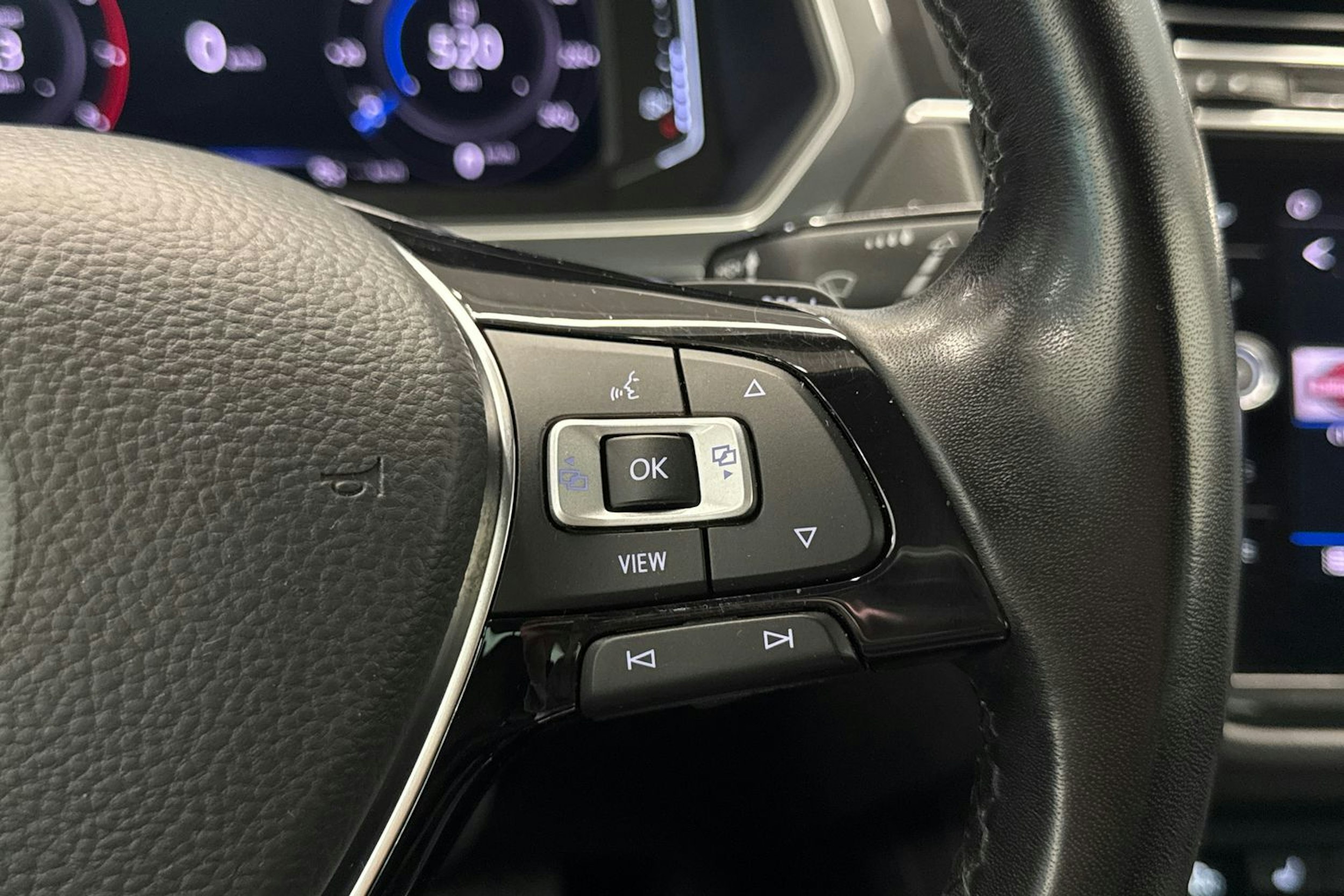 Punainen Volkswagen Tiguan 2019 kuva 22.