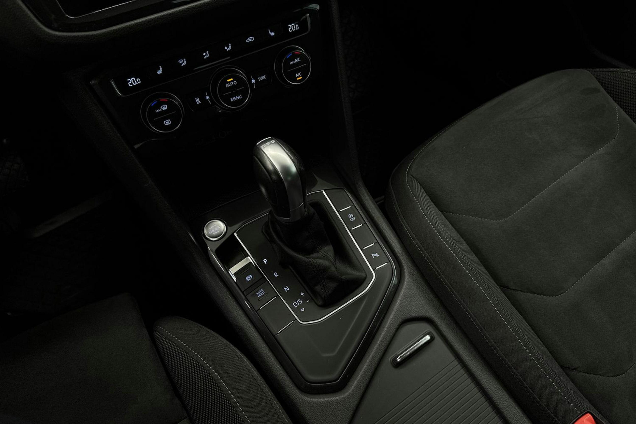 Punainen Volkswagen Tiguan 2019 kuva 23.