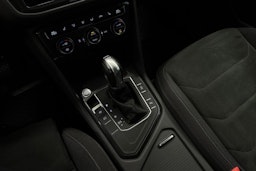 Punainen Volkswagen Tiguan 2019 kuva 23.