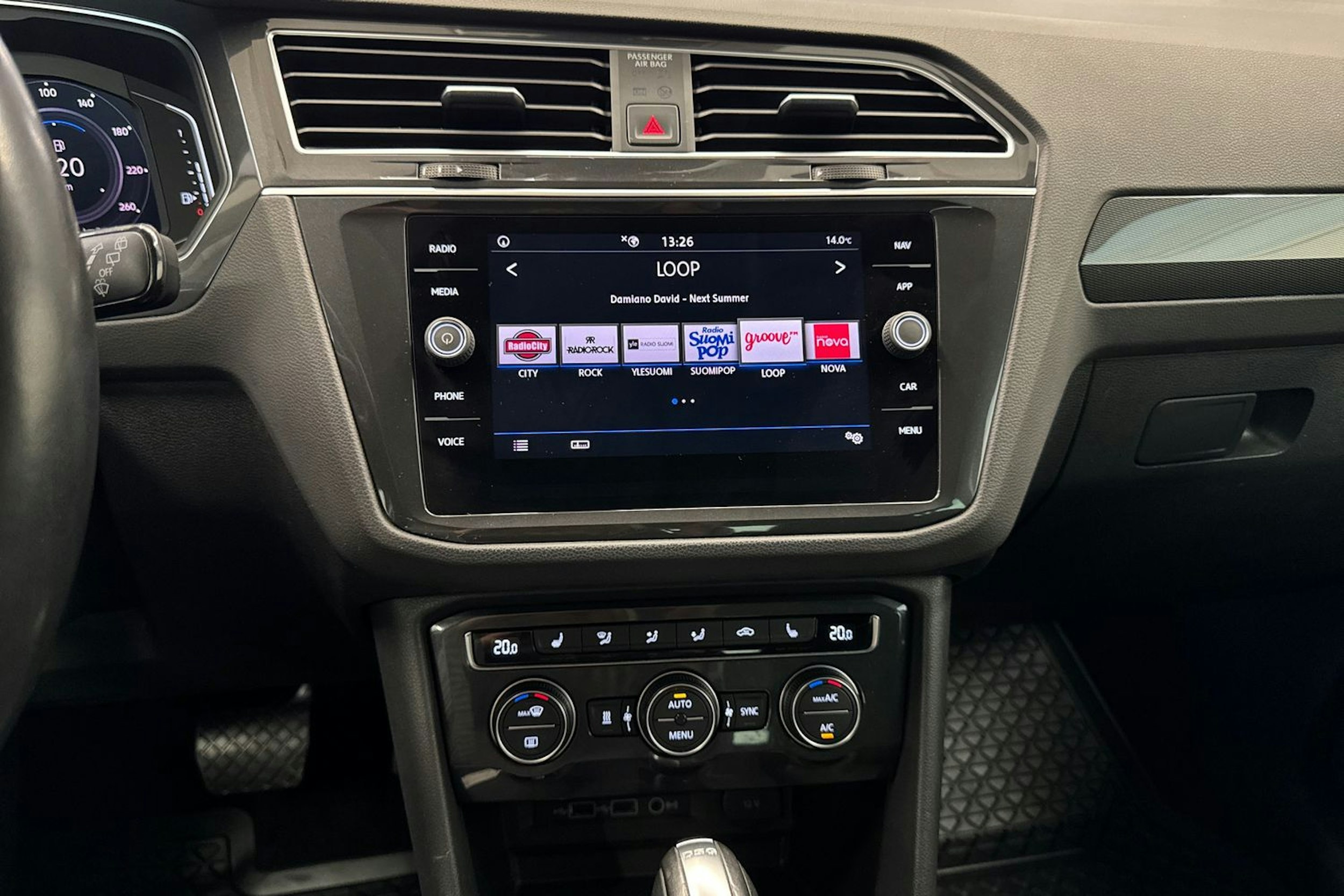 Punainen Volkswagen Tiguan 2019 kuva 24.