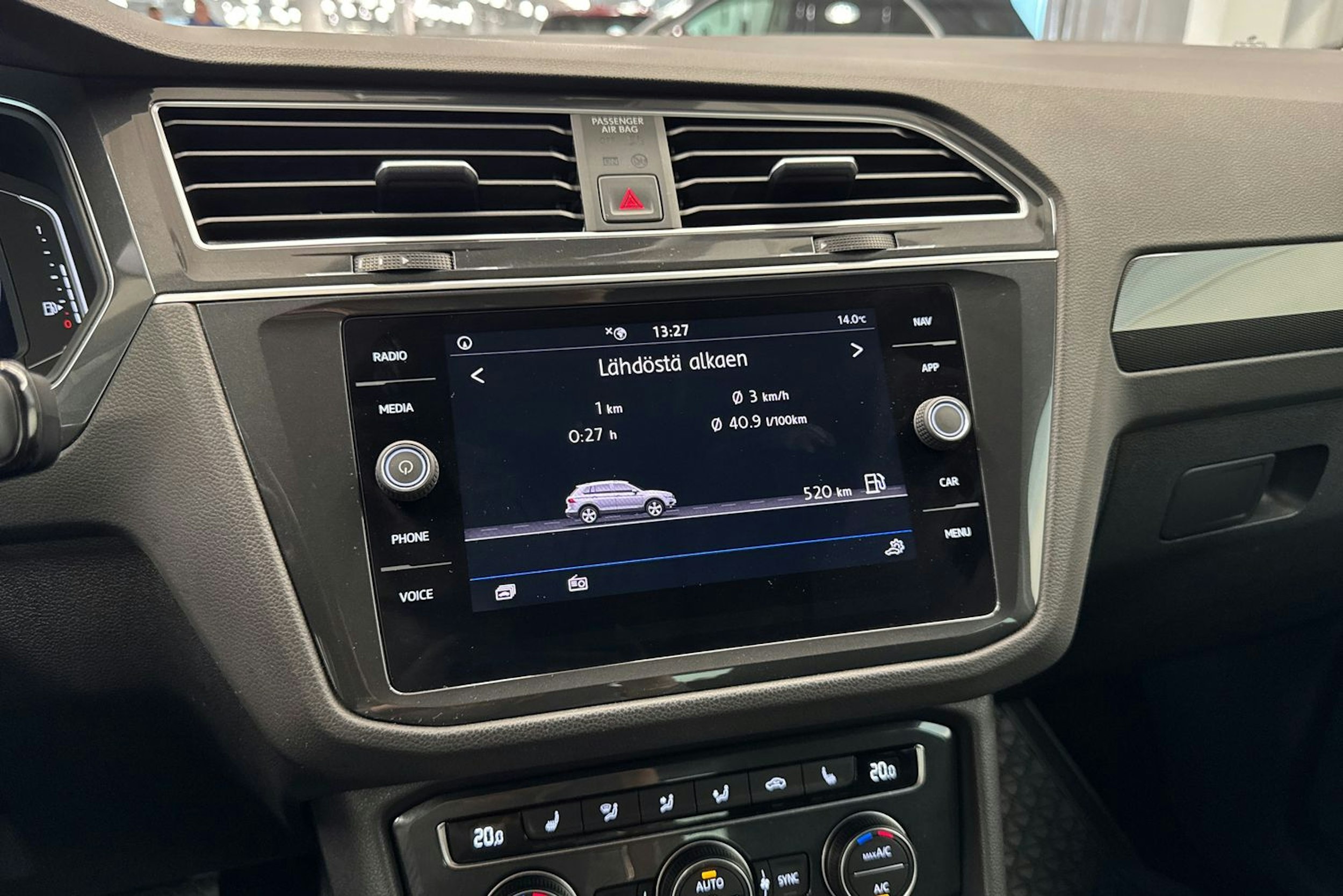 Punainen Volkswagen Tiguan 2019 kuva 27.