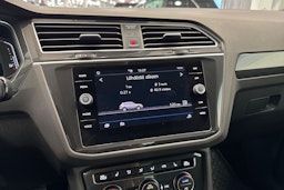 Punainen Volkswagen Tiguan 2019 kuva 27.