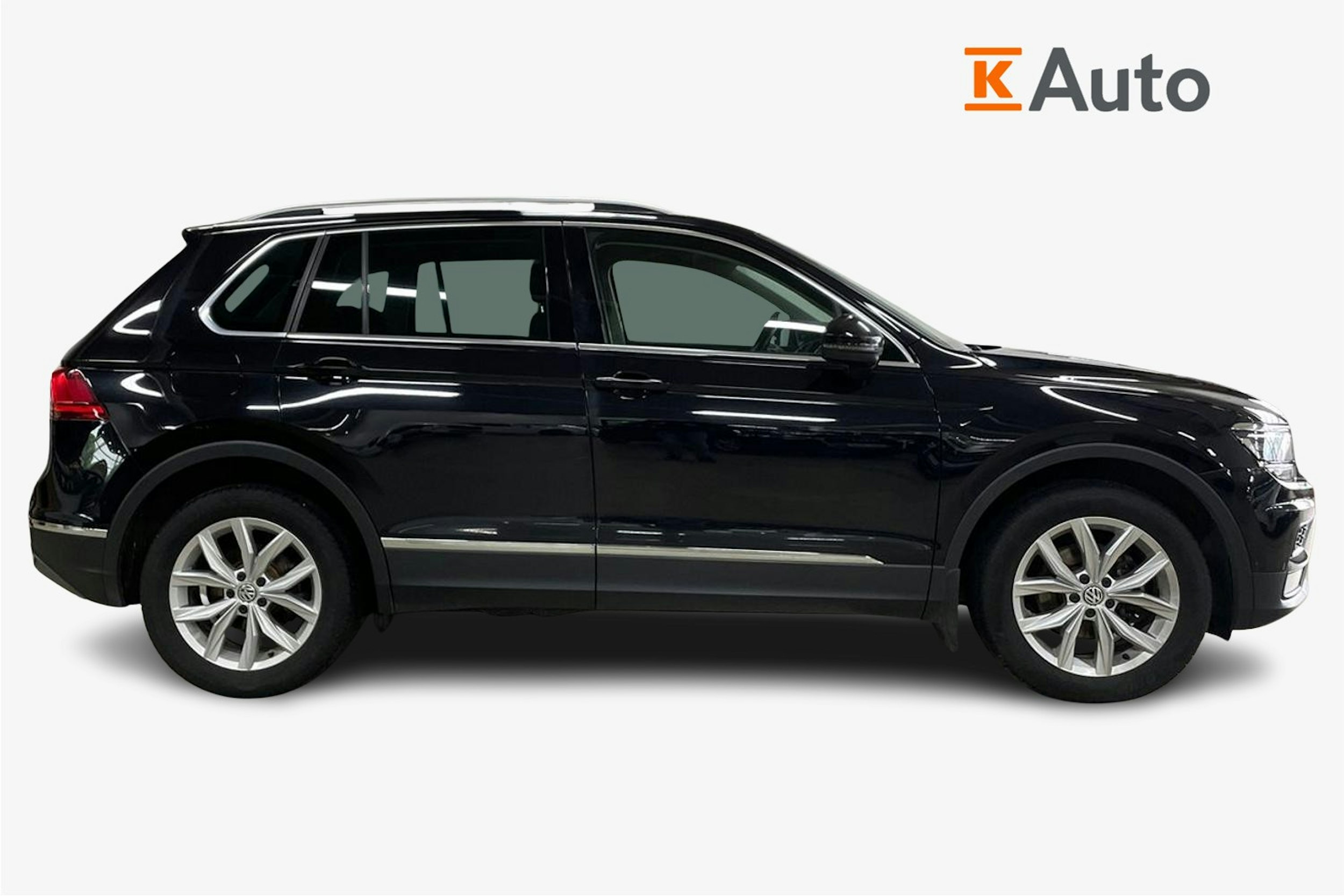 Musta Volkswagen Tiguan 2019 kuva 6.