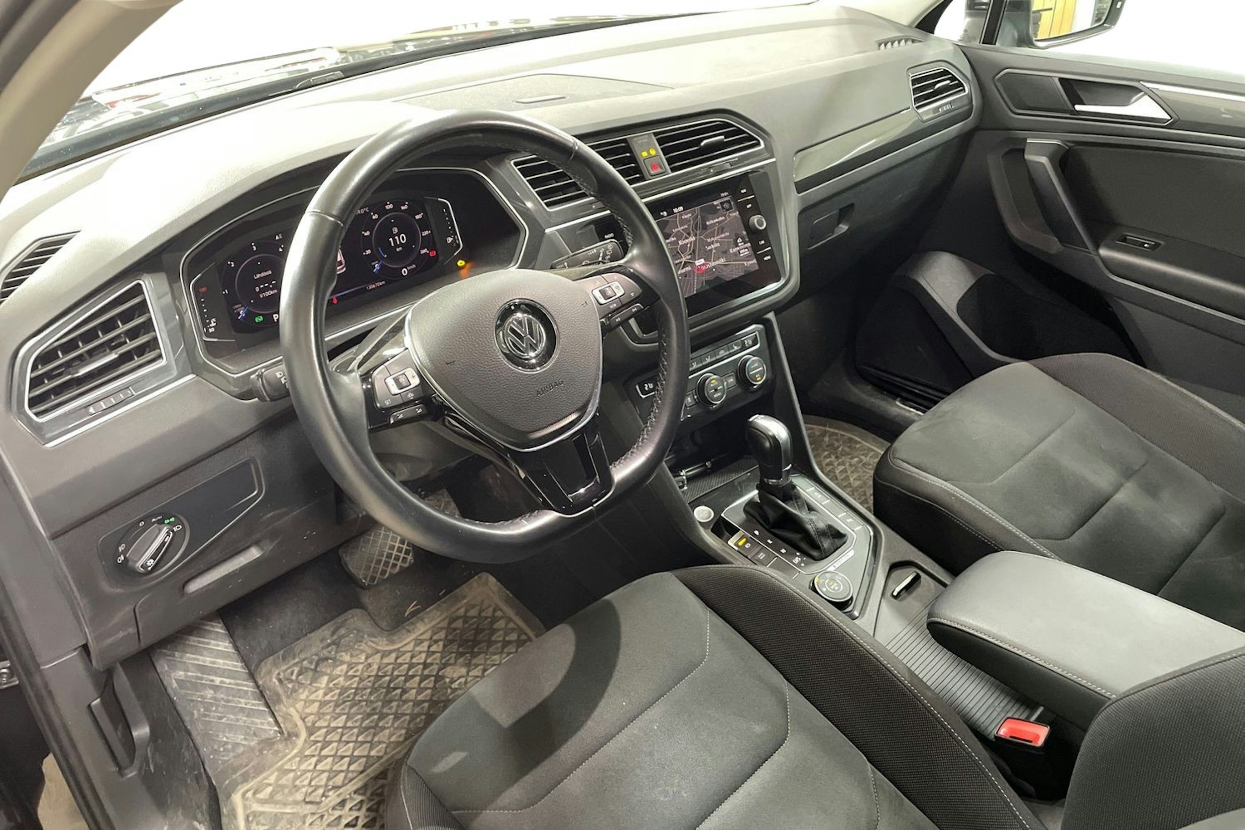 Musta Volkswagen Tiguan 2019 kuva 7.