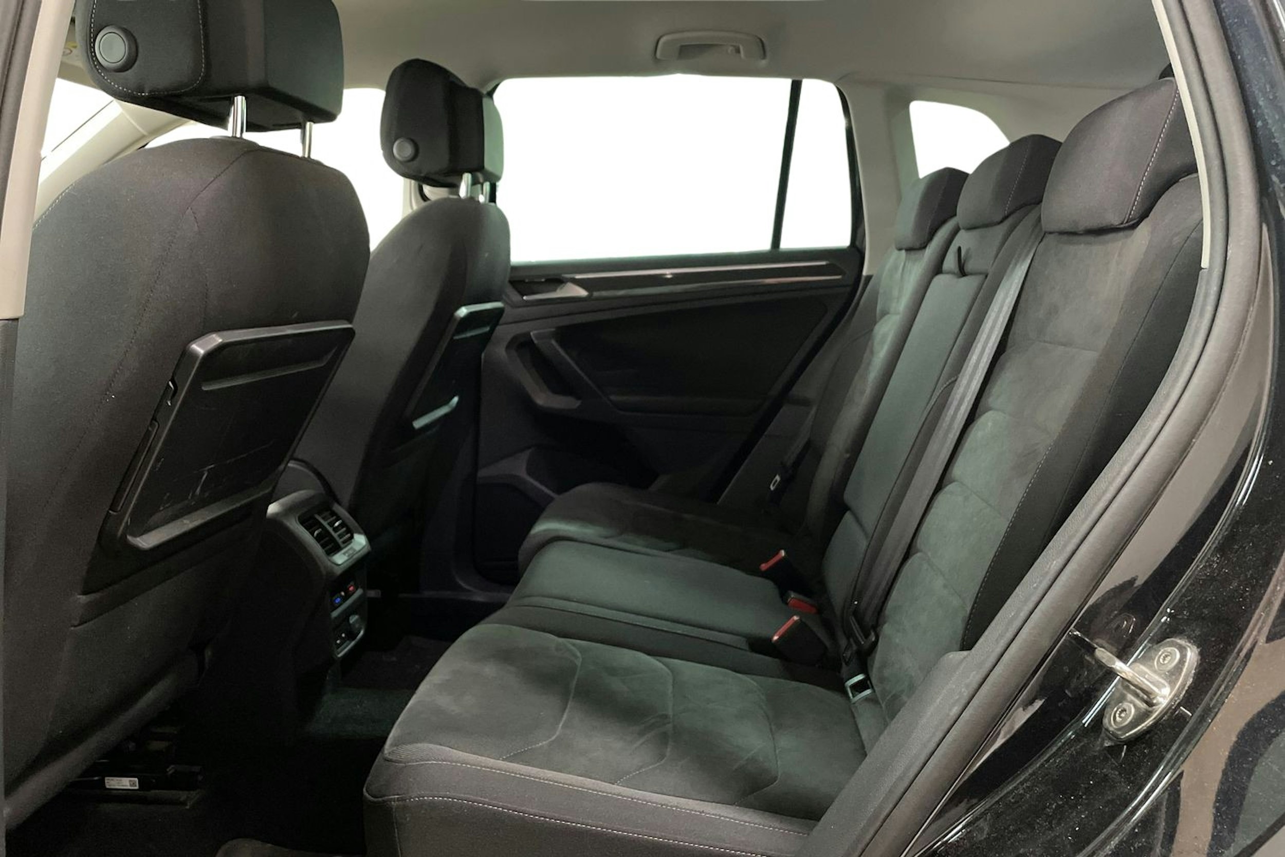 Musta Volkswagen Tiguan 2019 kuva 10.
