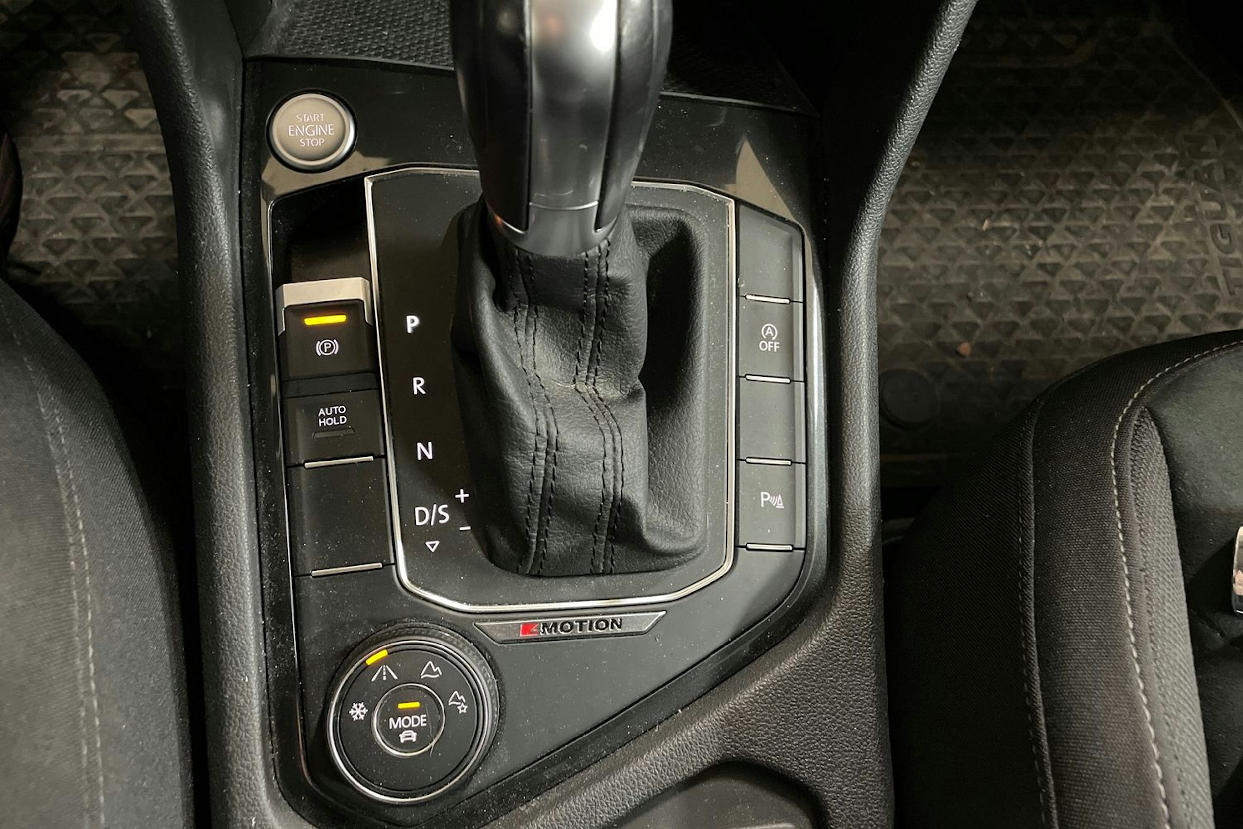 Musta Volkswagen Tiguan 2019 kuva 25.