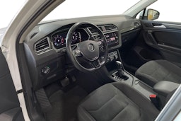 Valkoinen Volkswagen Tiguan 2019 kuva 7.
