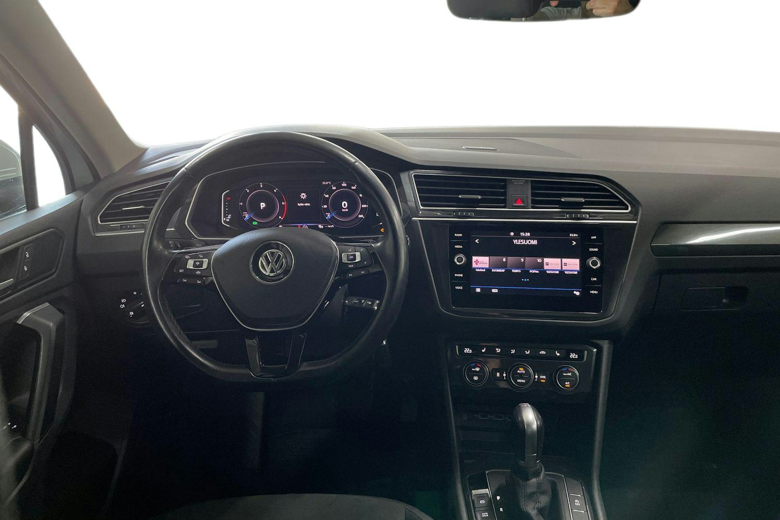 Valkoinen Volkswagen Tiguan 2019 kuva 9.