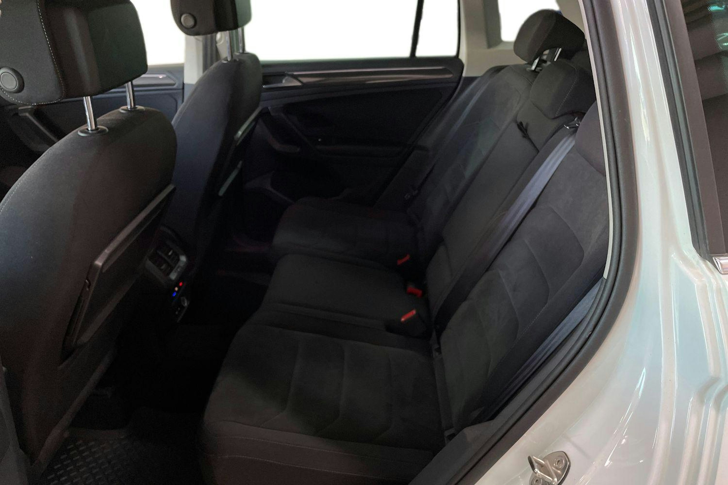 Valkoinen Volkswagen Tiguan 2019 kuva 10.
