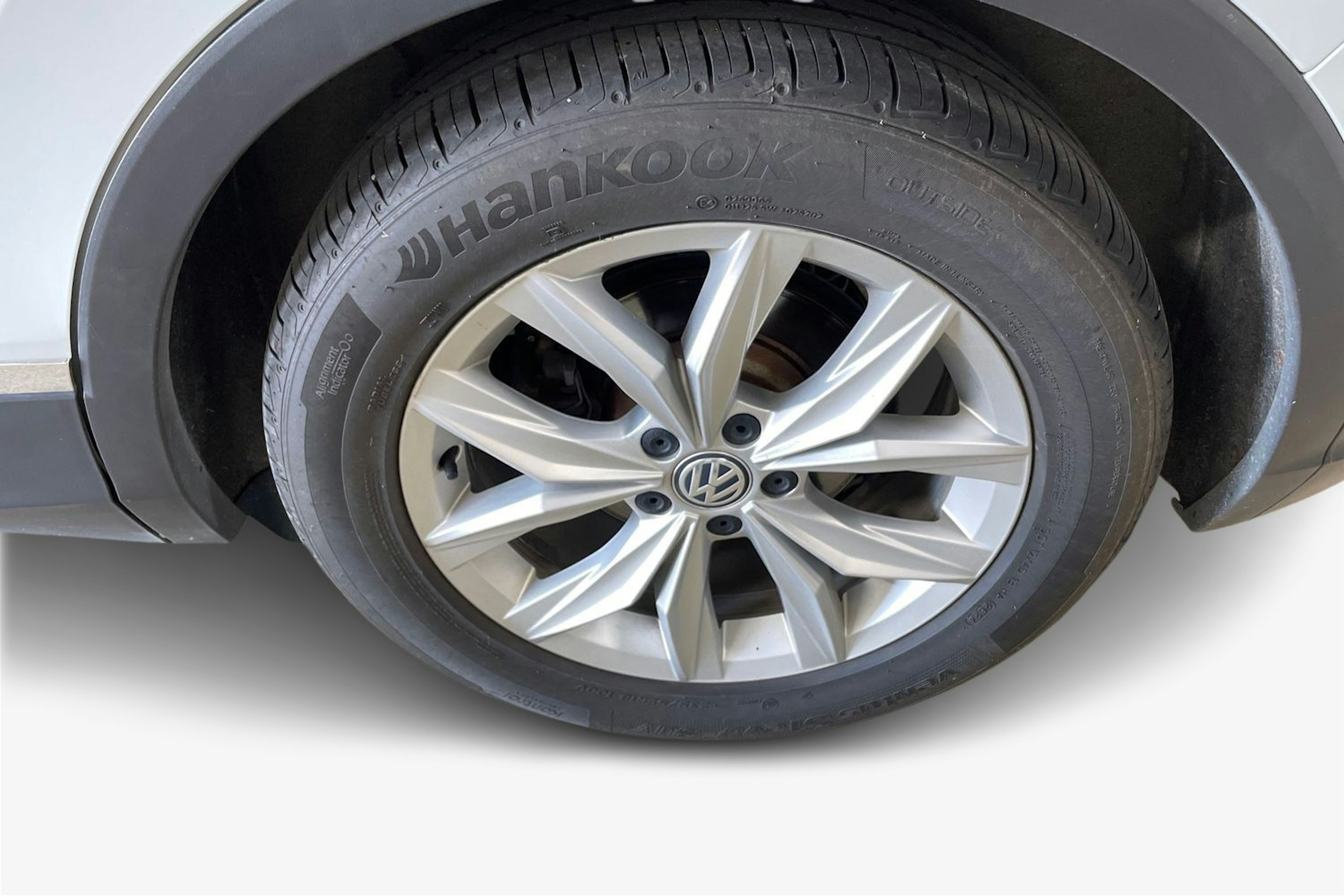 Valkoinen Volkswagen Tiguan 2019 kuva 11.