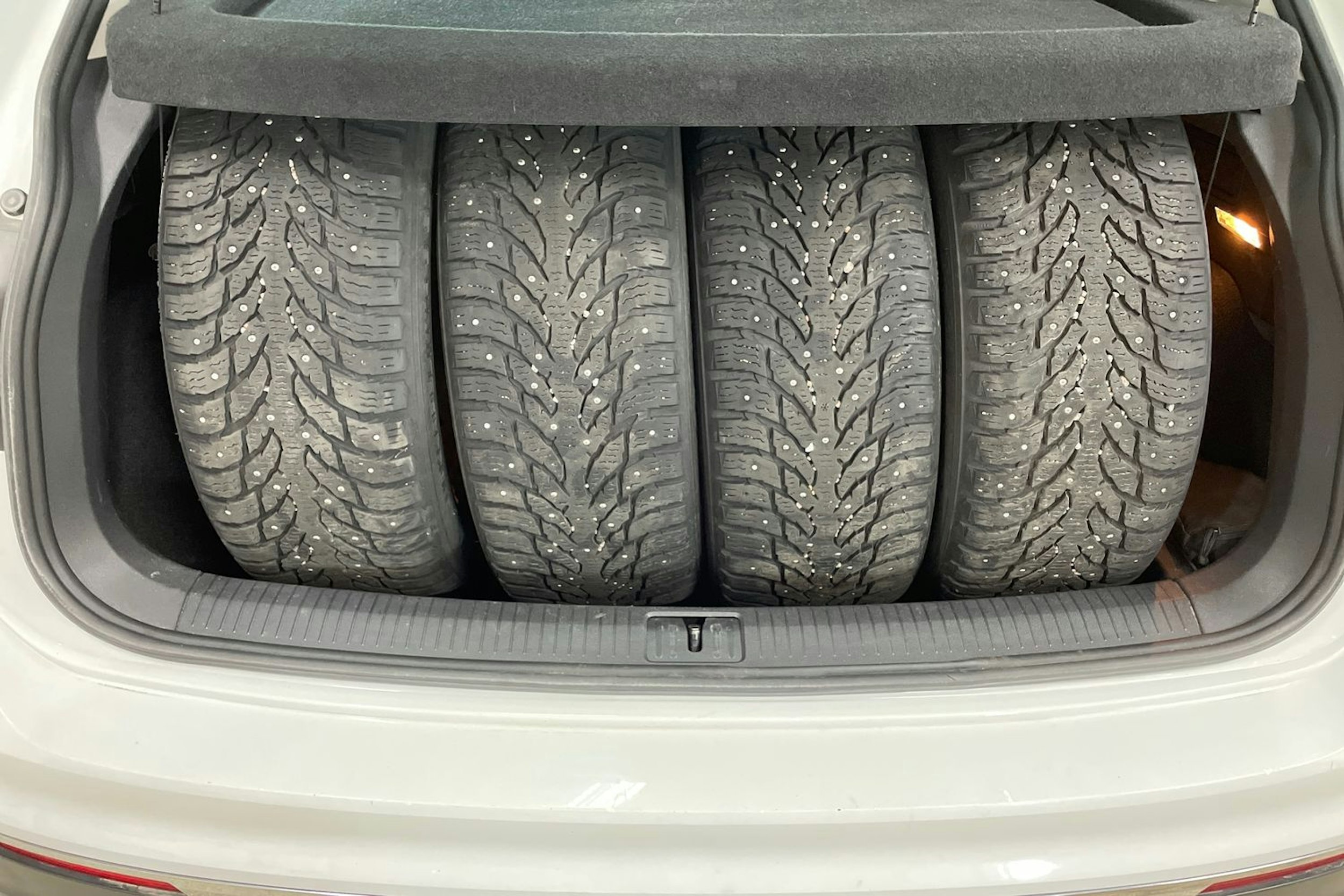 Valkoinen Volkswagen Tiguan 2019 kuva 13.