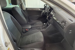 Valkoinen Volkswagen Tiguan 2019 kuva 14.